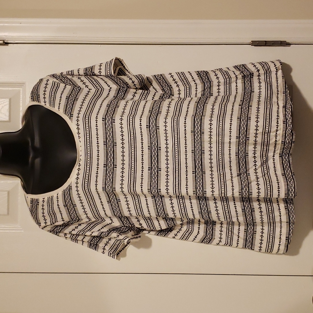 Cute Old Navy Short Sleeve Tee